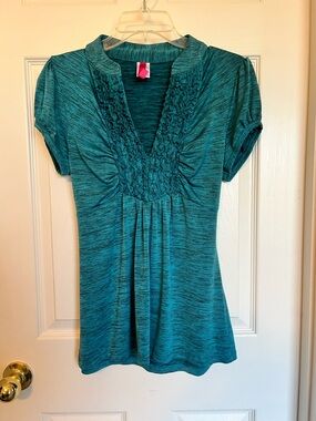 Women’s (Jr) XL Teal Ruffle V-Neck Top